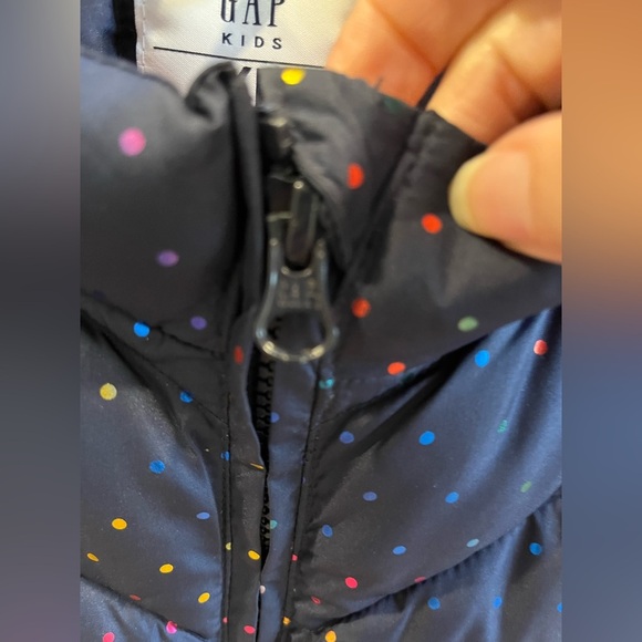 Girls navy puffer vest by Gap, Size XL - Picture 4 of 9